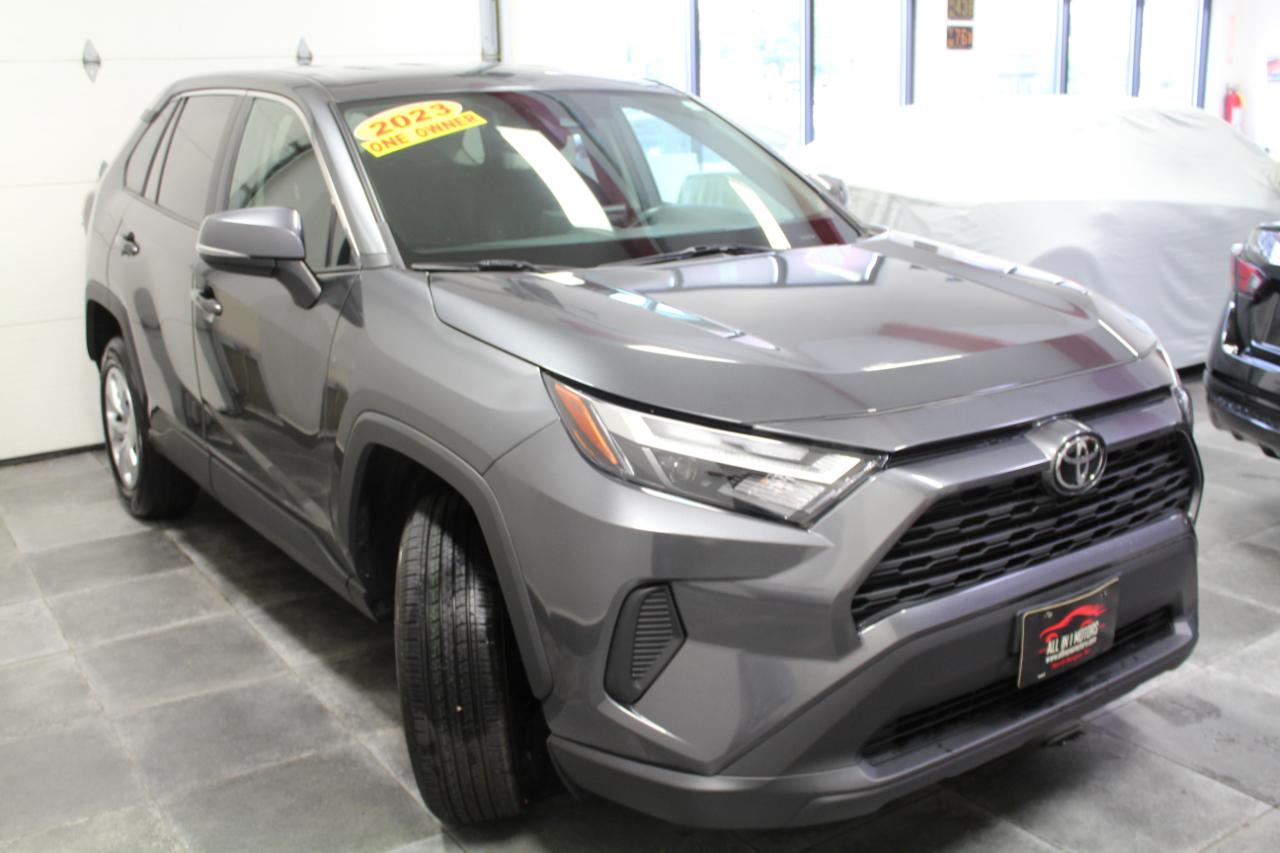 Toyota RAV4 LE AWD (Natl) 2023