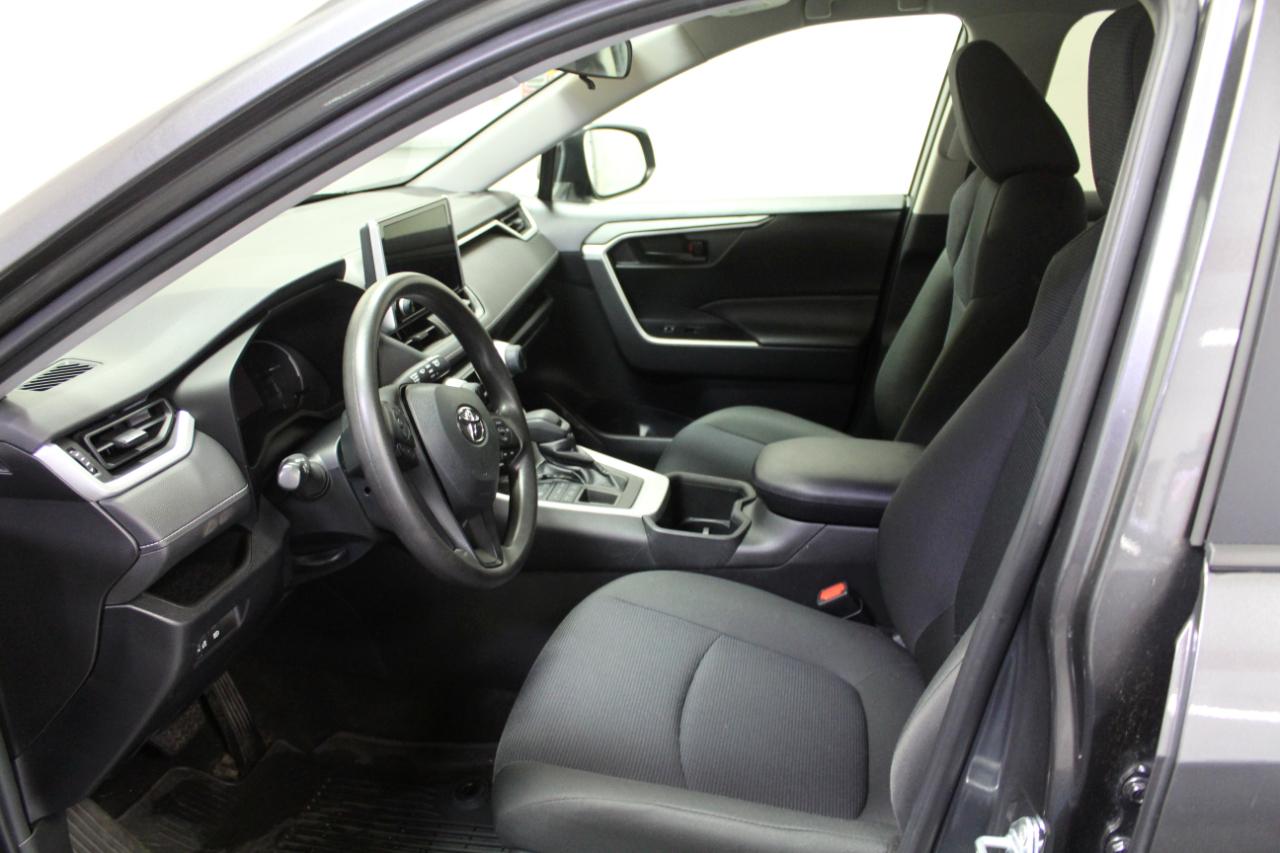 Toyota RAV4 LE AWD (Natl) 2023
