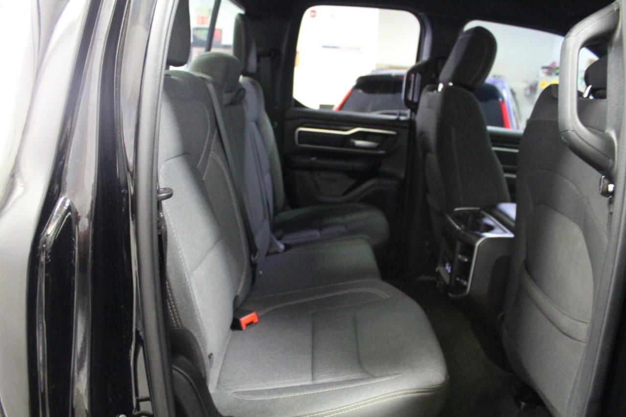 RAM 1500 Big Horn 4x4 Quad Cab 6'4" Box 2021