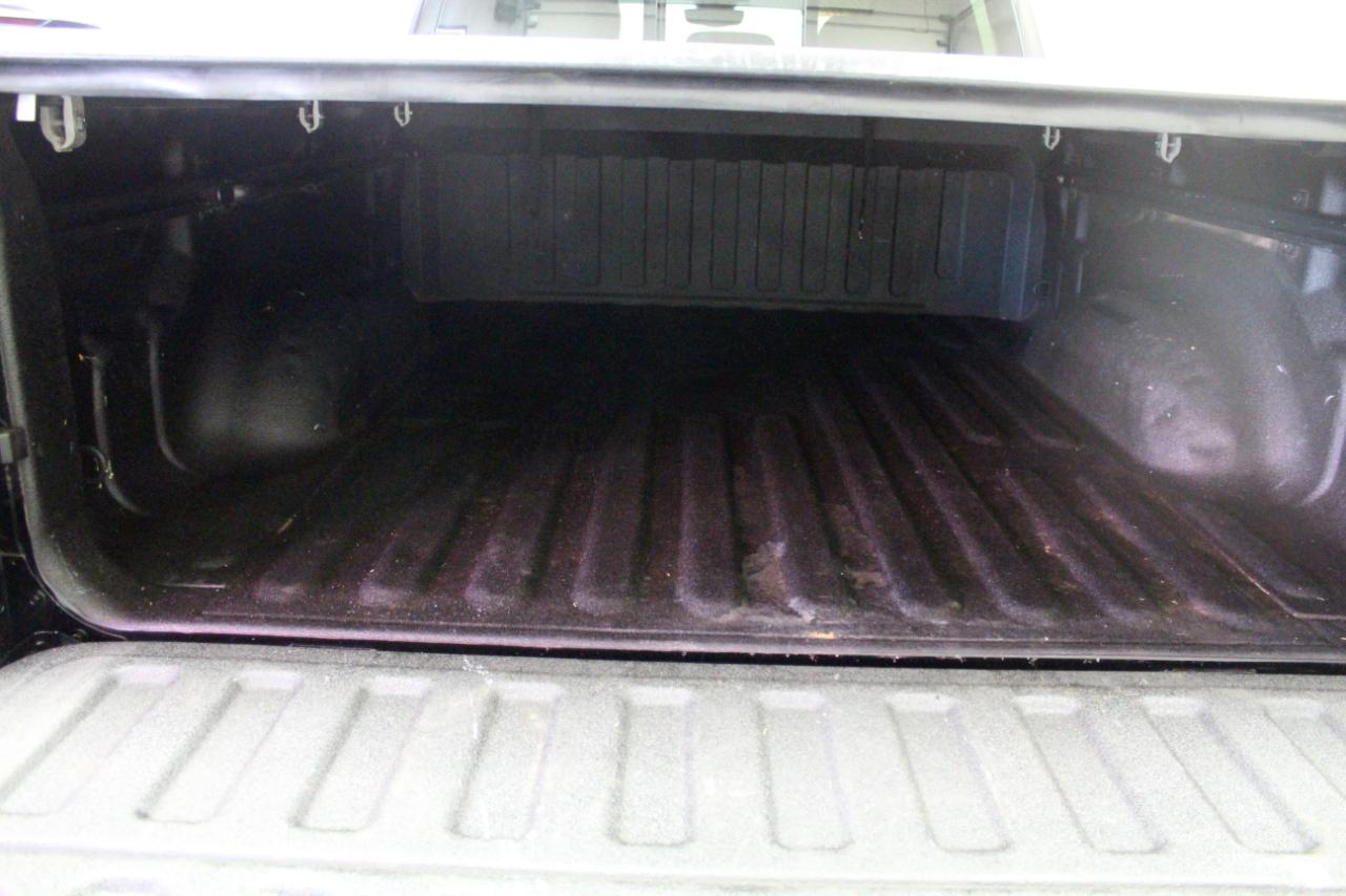 RAM 1500 Big Horn 4x4 Quad Cab 6'4" Box 2021