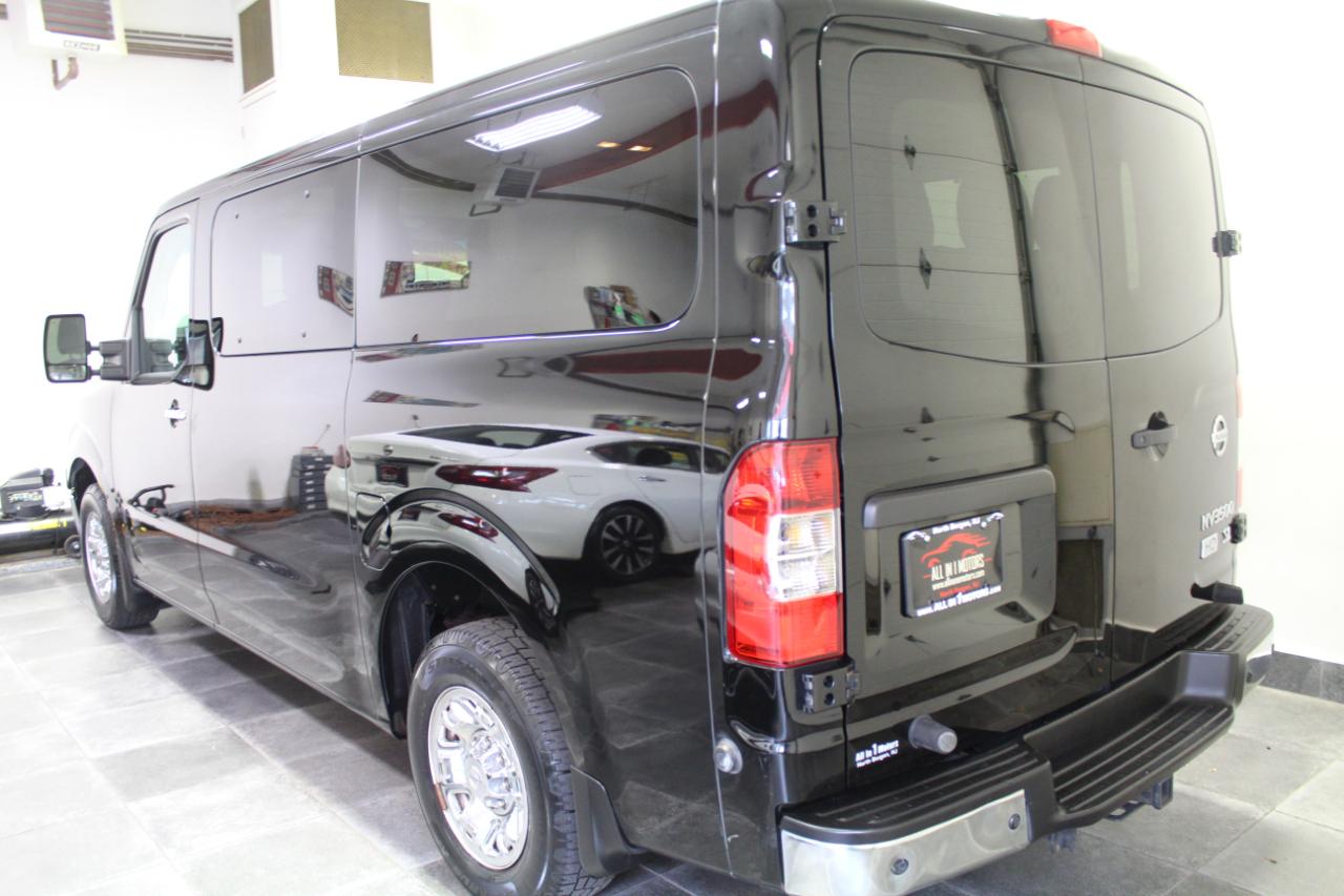 Nissan NVP 3500 V8 SL 2015