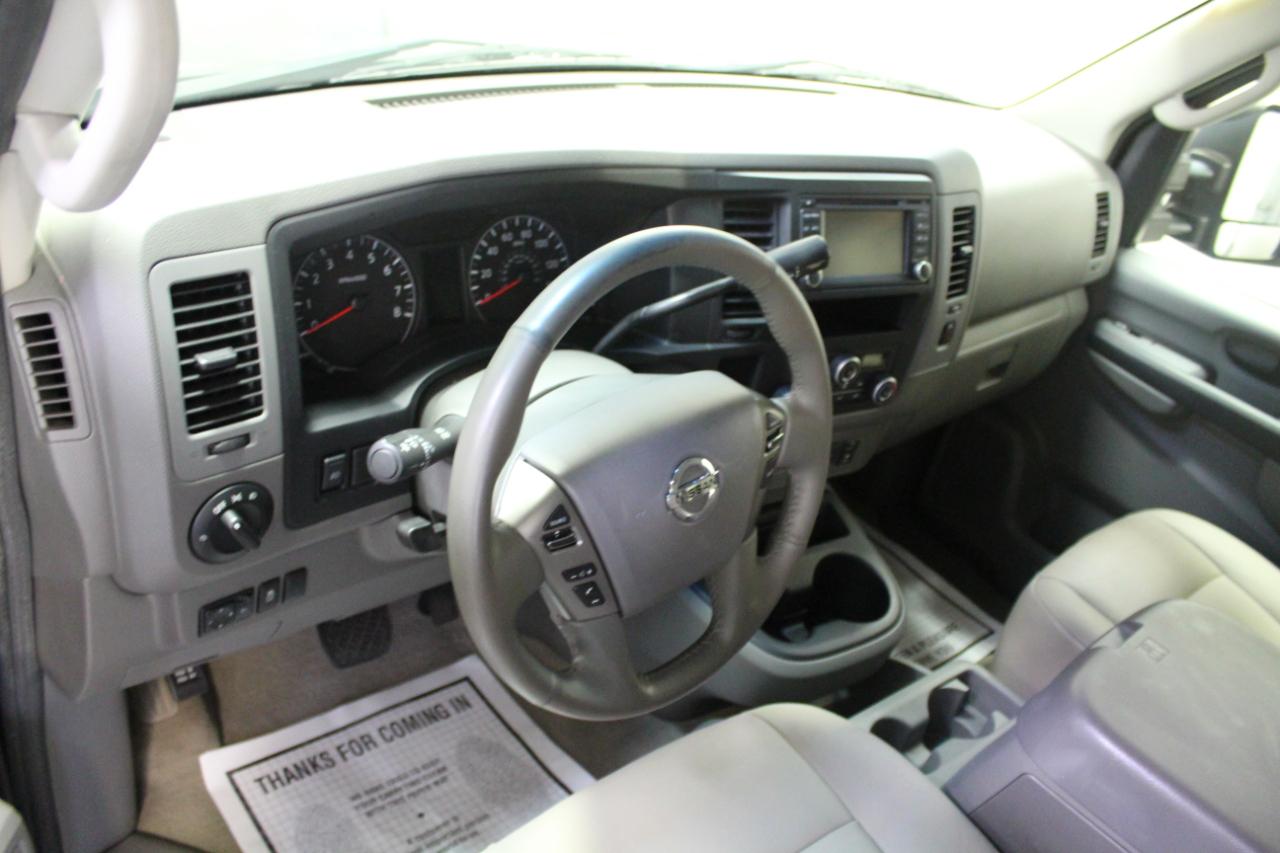 Nissan NVP 3500 V8 SL 2015