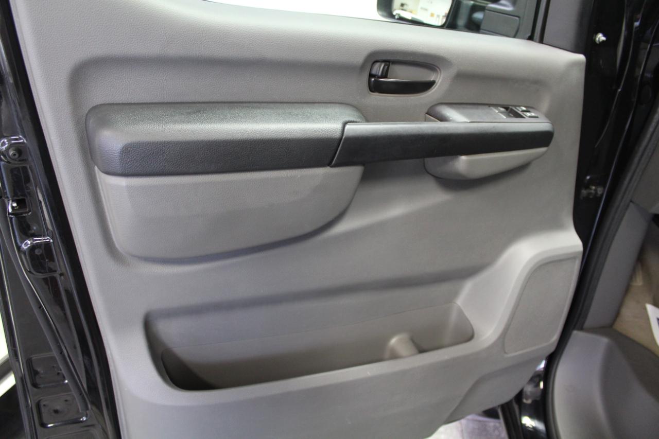 Nissan NVP 3500 V8 SL 2015