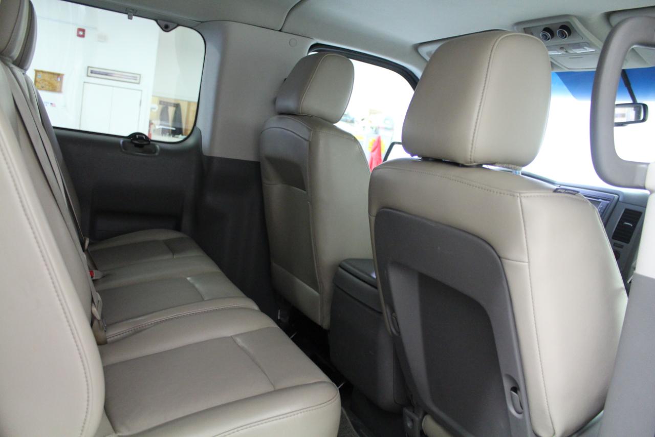 Nissan NVP 3500 V8 SL 2015