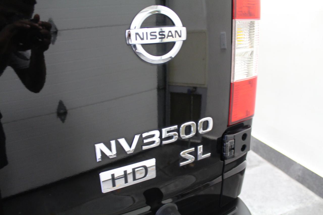 Nissan NVP 3500 V8 SL 2015