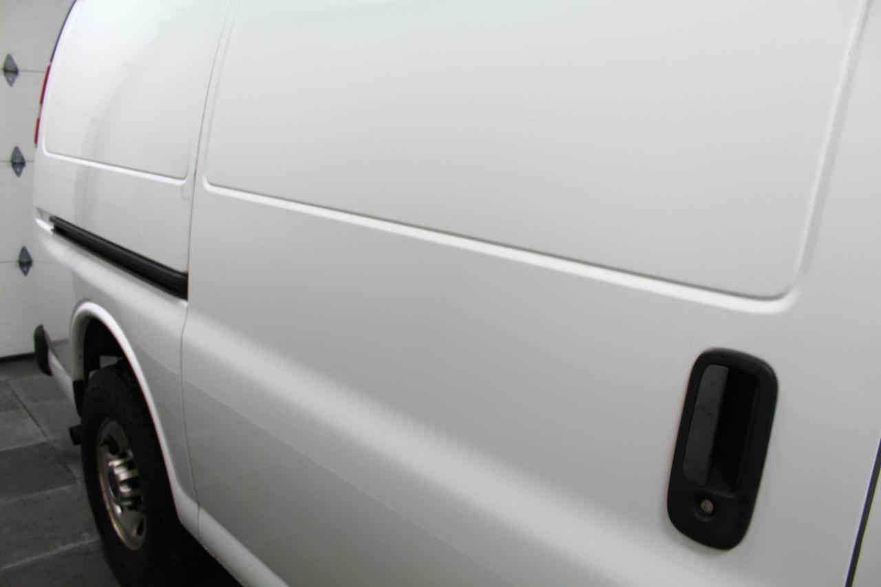 GMC Savana Cargo Van RWD 2500 135" 2020