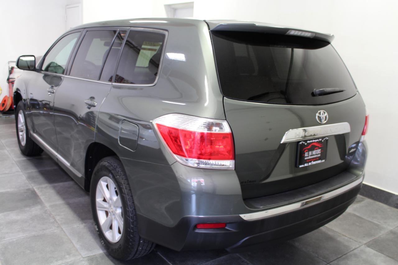 Toyota Highlander 4WD 4dr V6 (Natl) 2013