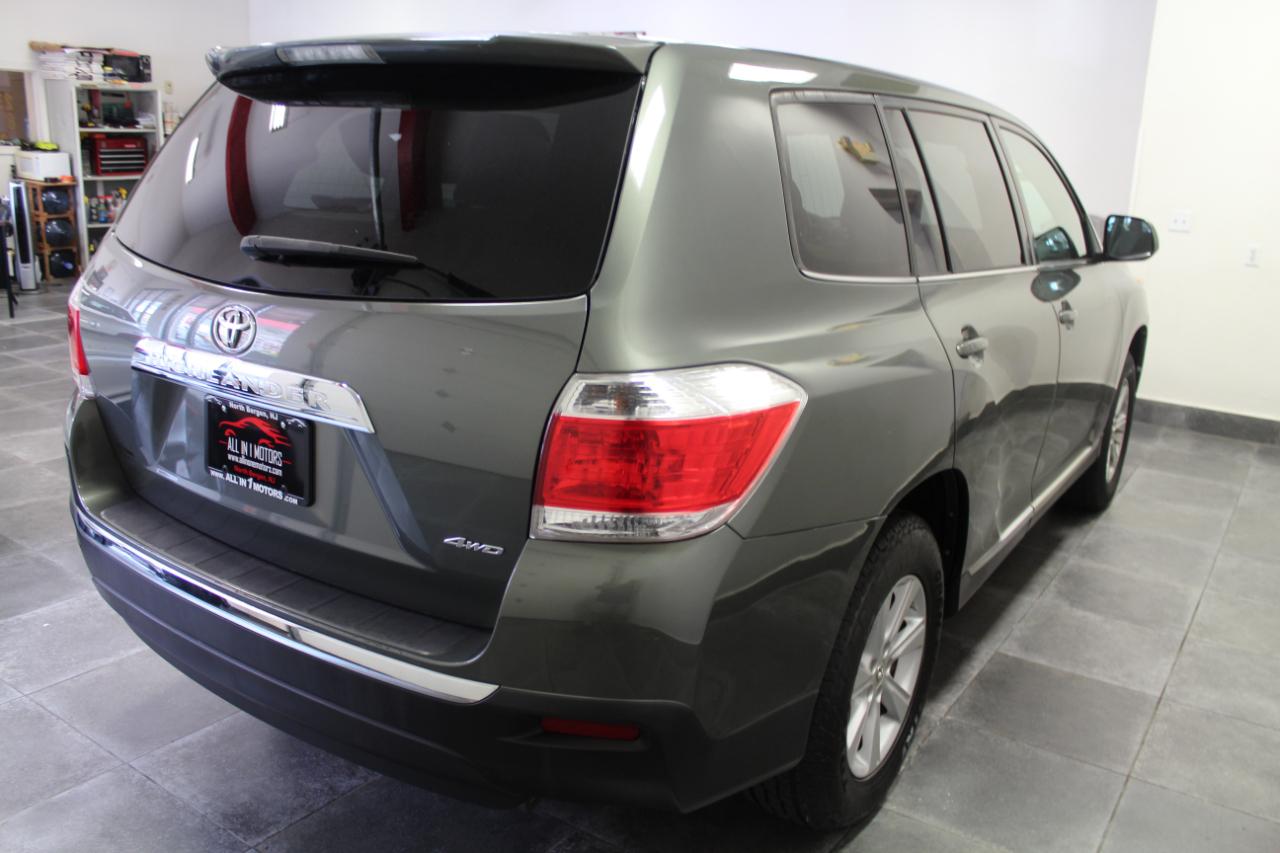 Toyota Highlander 4WD 4dr V6 (Natl) 2013