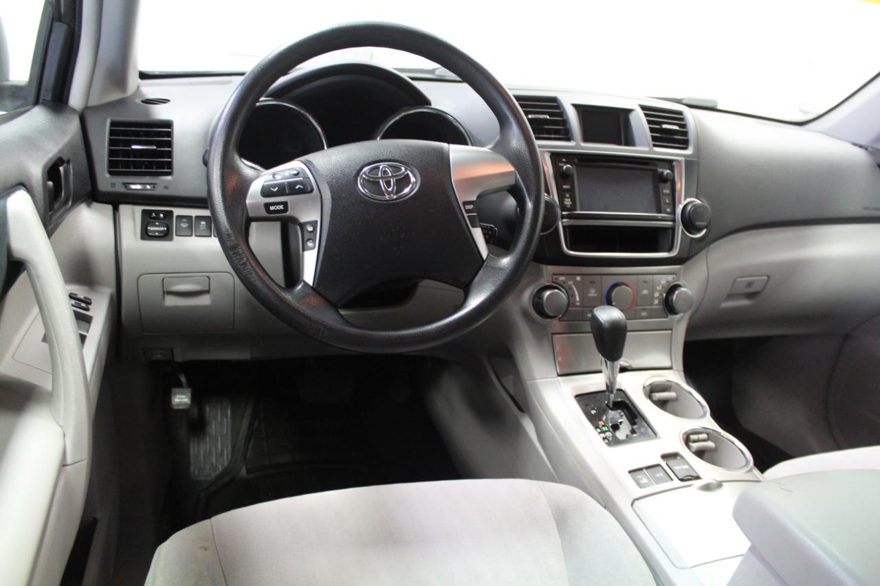 Toyota Highlander 4WD 4dr V6 (Natl) 2013