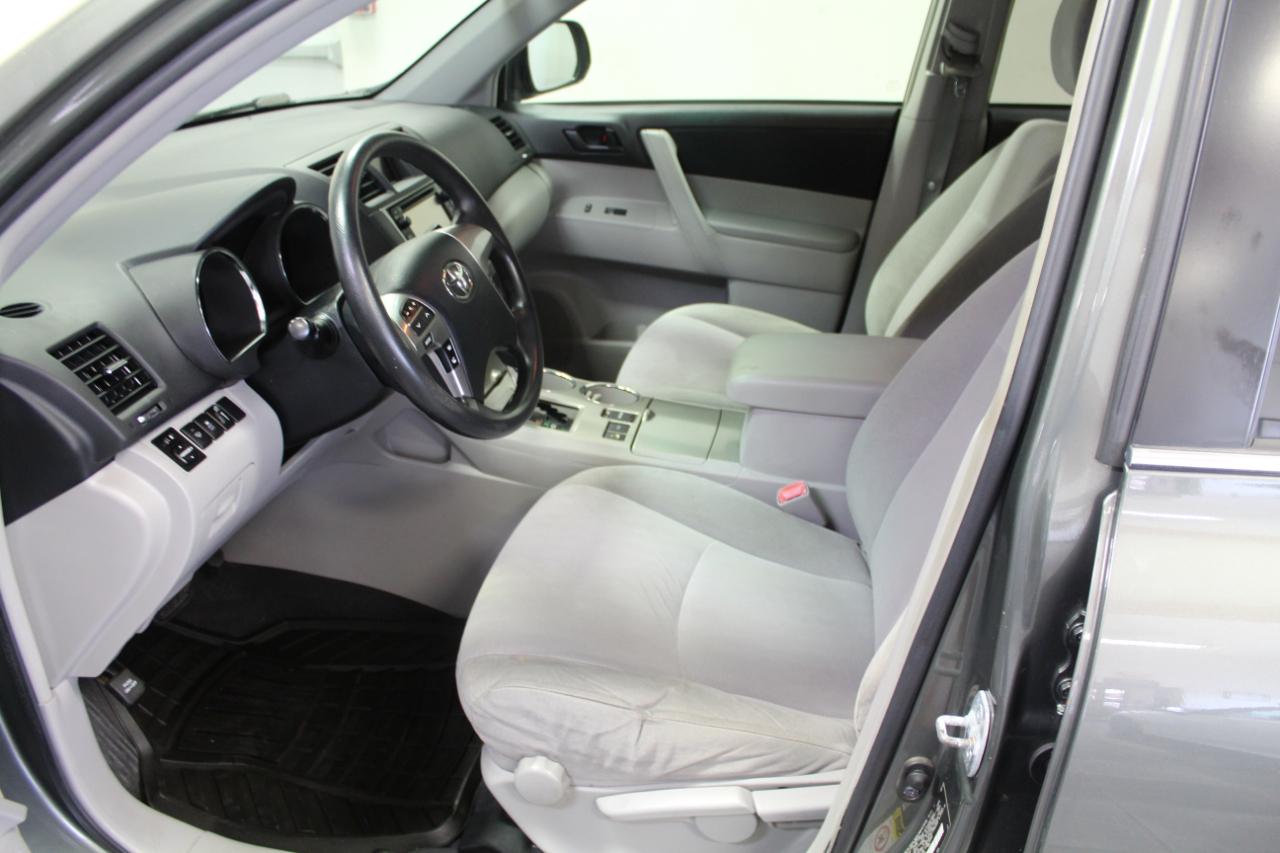 Toyota Highlander 4WD 4dr V6 (Natl) 2013