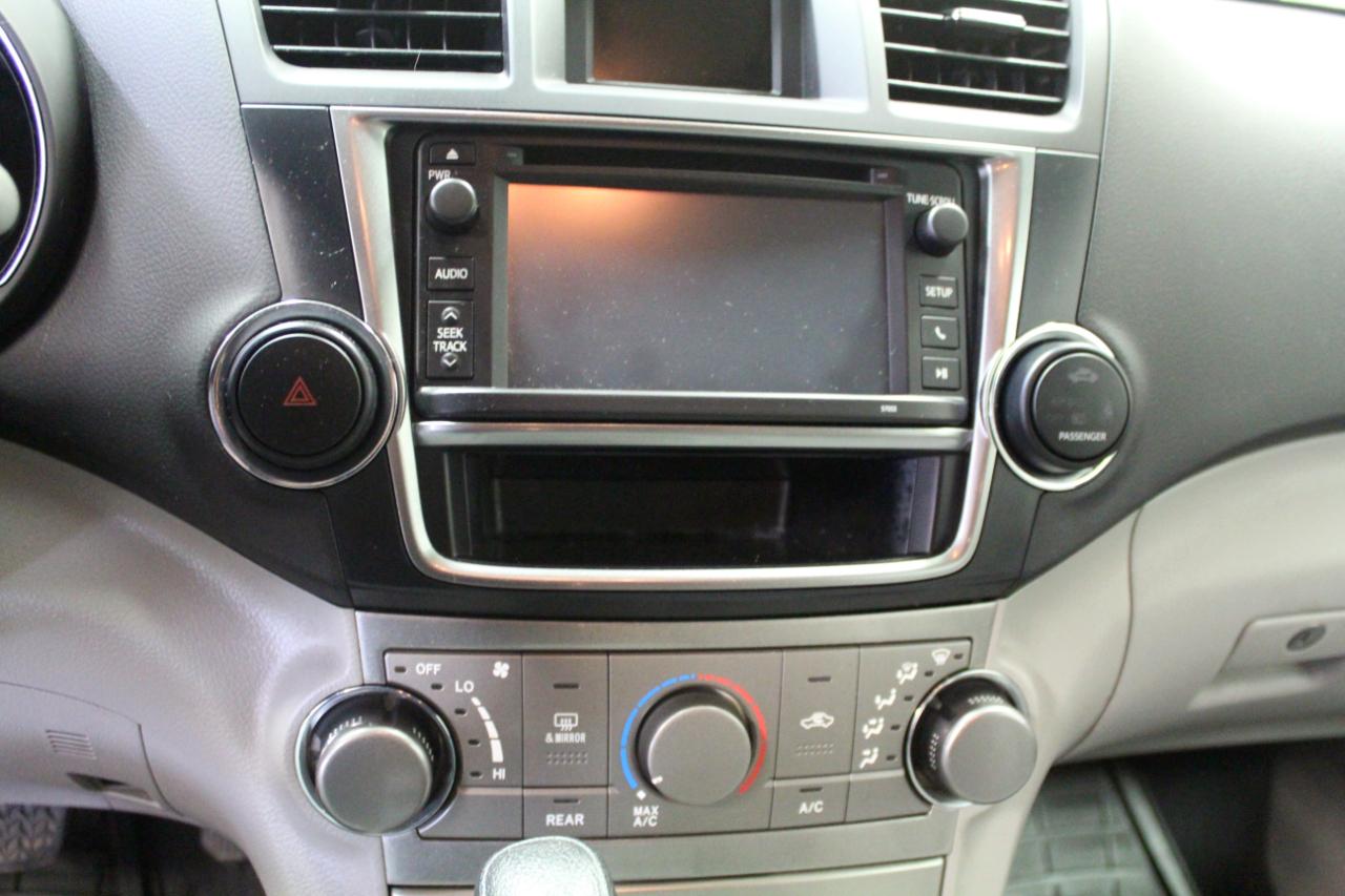 Toyota Highlander 4WD 4dr V6 (Natl) 2013