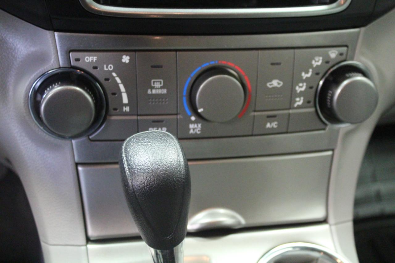 Toyota Highlander 4WD 4dr V6 (Natl) 2013