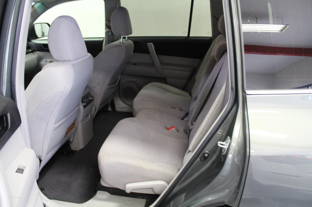 Toyota Highlander 4WD 4dr V6 (Natl) 2013