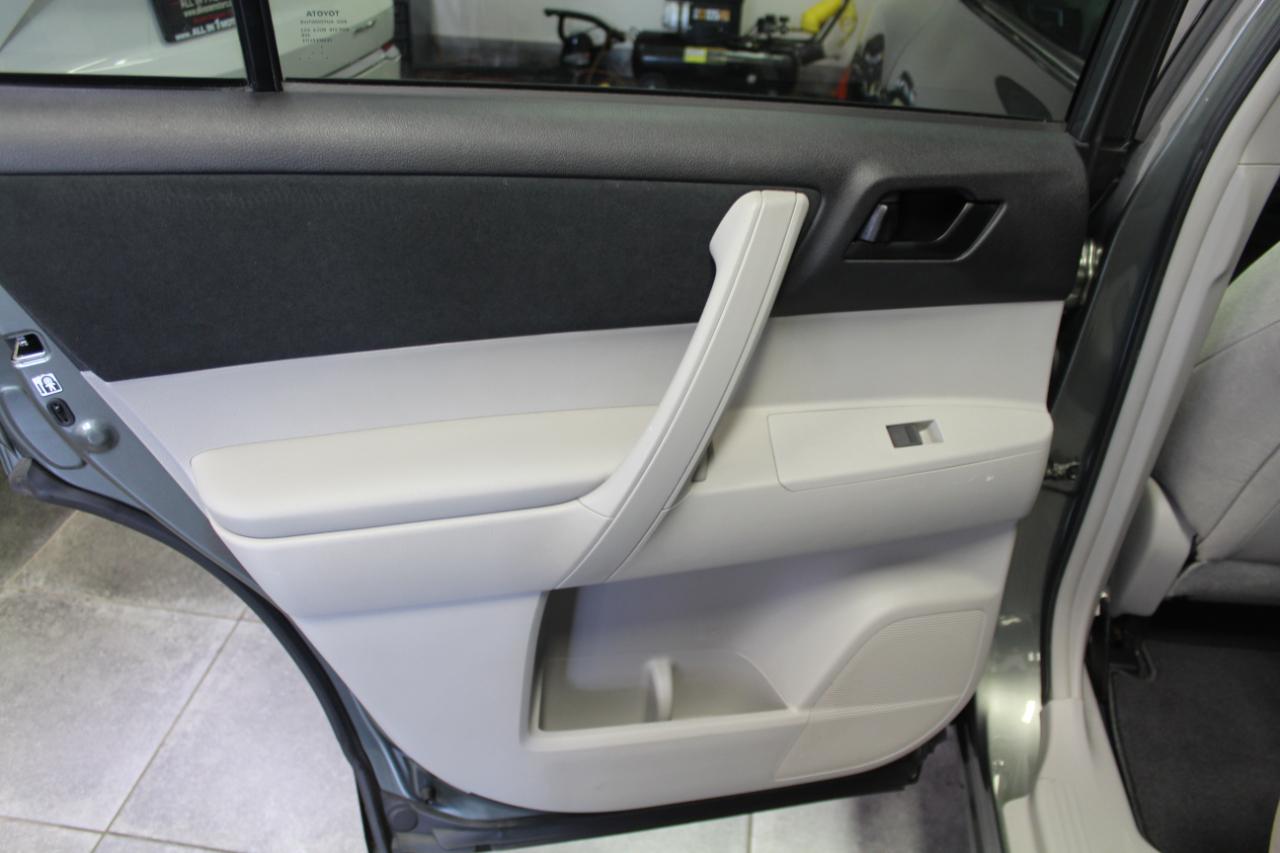 Toyota Highlander 4WD 4dr V6 (Natl) 2013