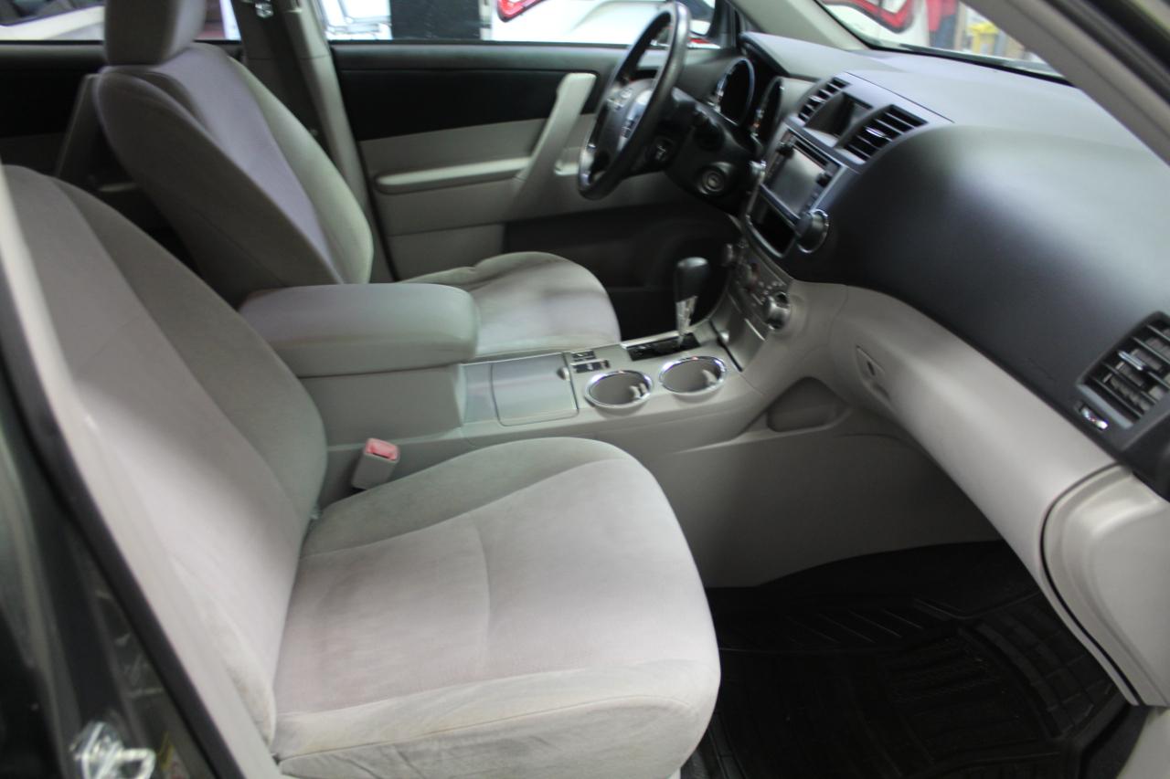Toyota Highlander 4WD 4dr V6 (Natl) 2013