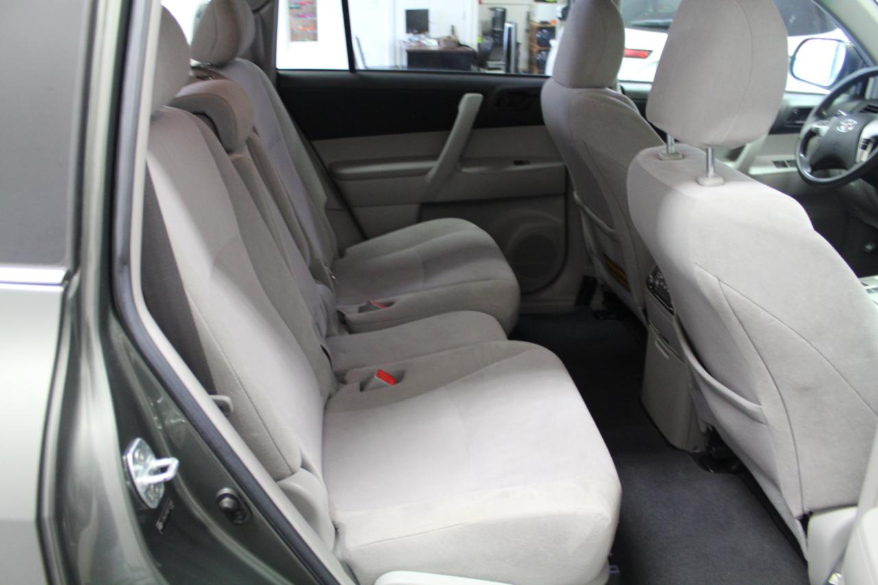 Toyota Highlander 4WD 4dr V6 (Natl) 2013