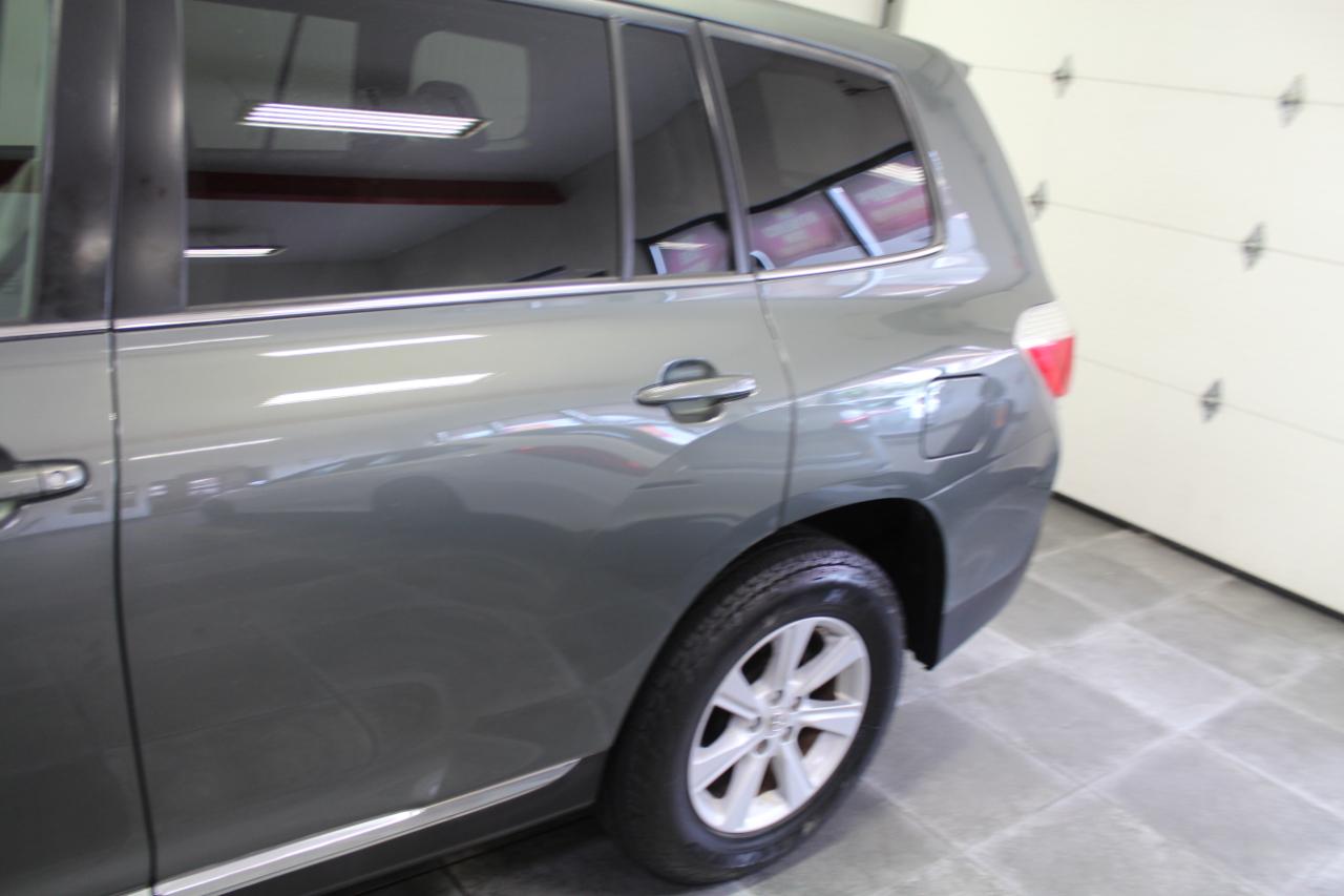 Toyota Highlander 4WD 4dr V6 (Natl) 2013
