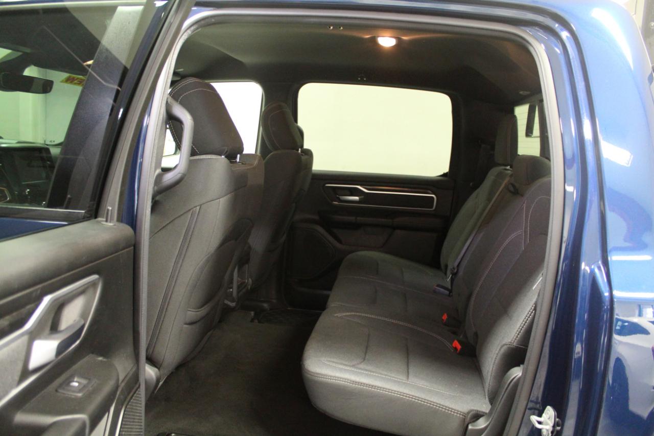 RAM 1500 Big Horn 4x4 Crew Cab 5'7" Box 2020
