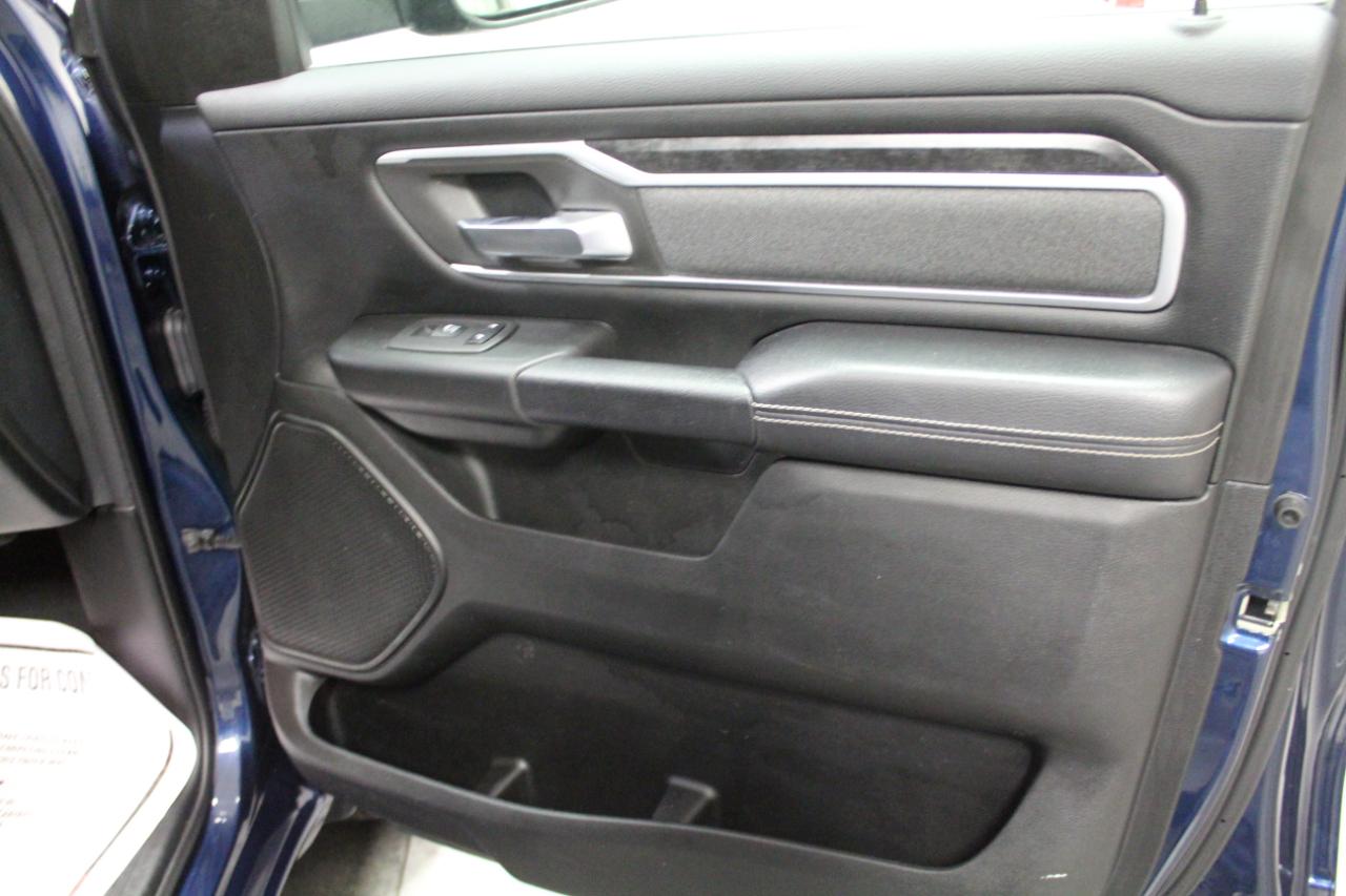 RAM 1500 Big Horn 4x4 Crew Cab 5'7" Box 2020