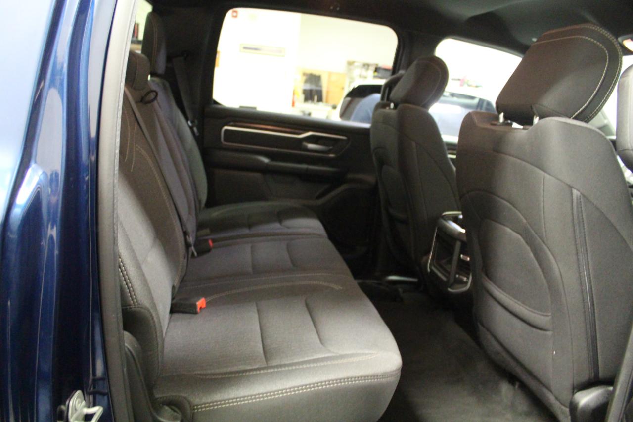 RAM 1500 Big Horn 4x4 Crew Cab 5'7" Box 2020