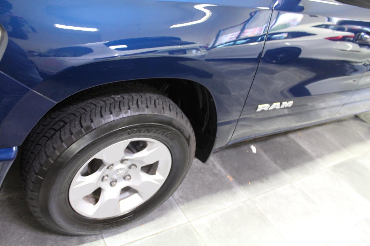 RAM 1500 Big Horn 4x4 Crew Cab 5'7" Box 2020