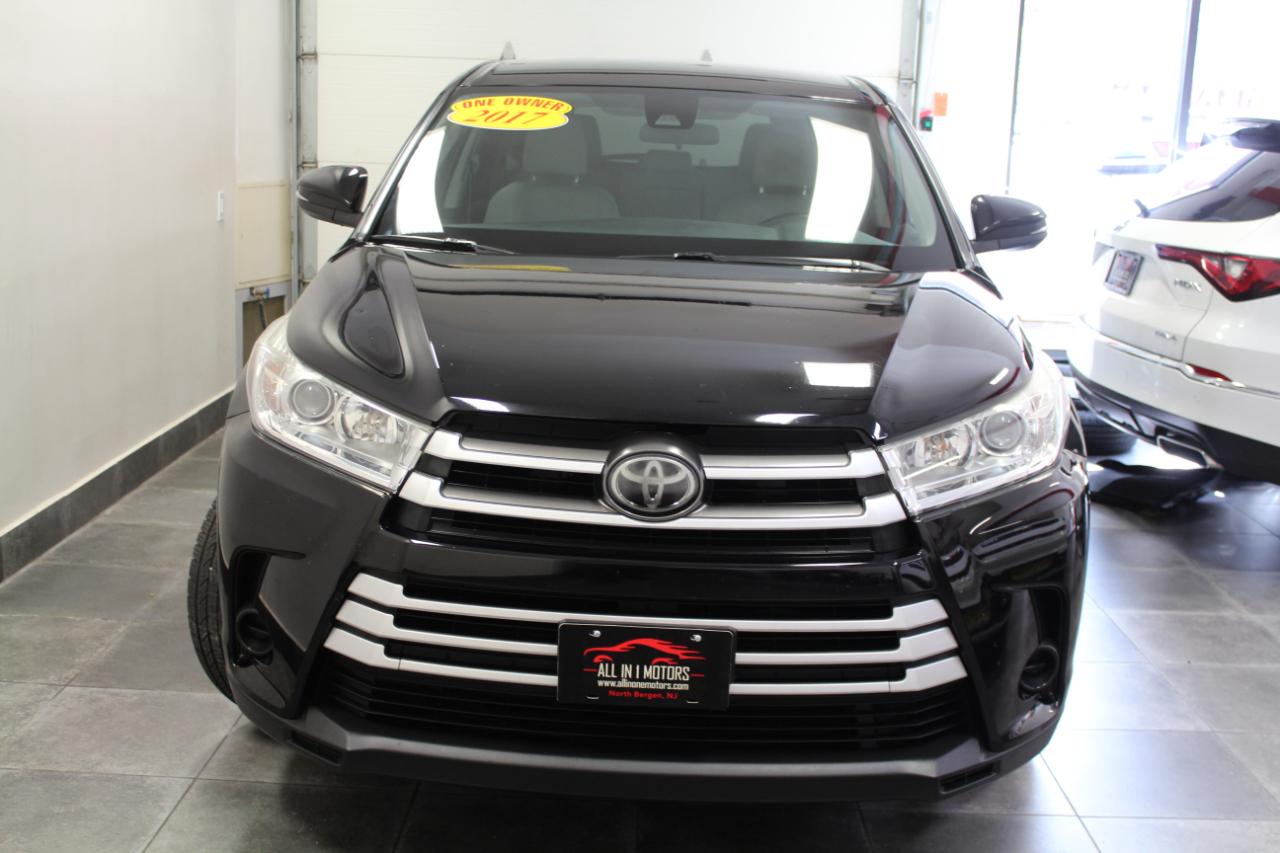 Toyota Highlander LE V6 AWD (Natl) 2017