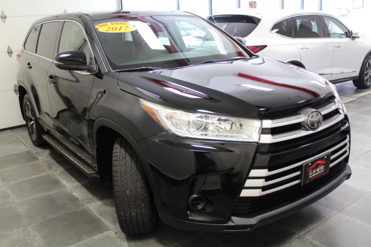 Toyota Highlander LE V6 AWD (Natl) 2017