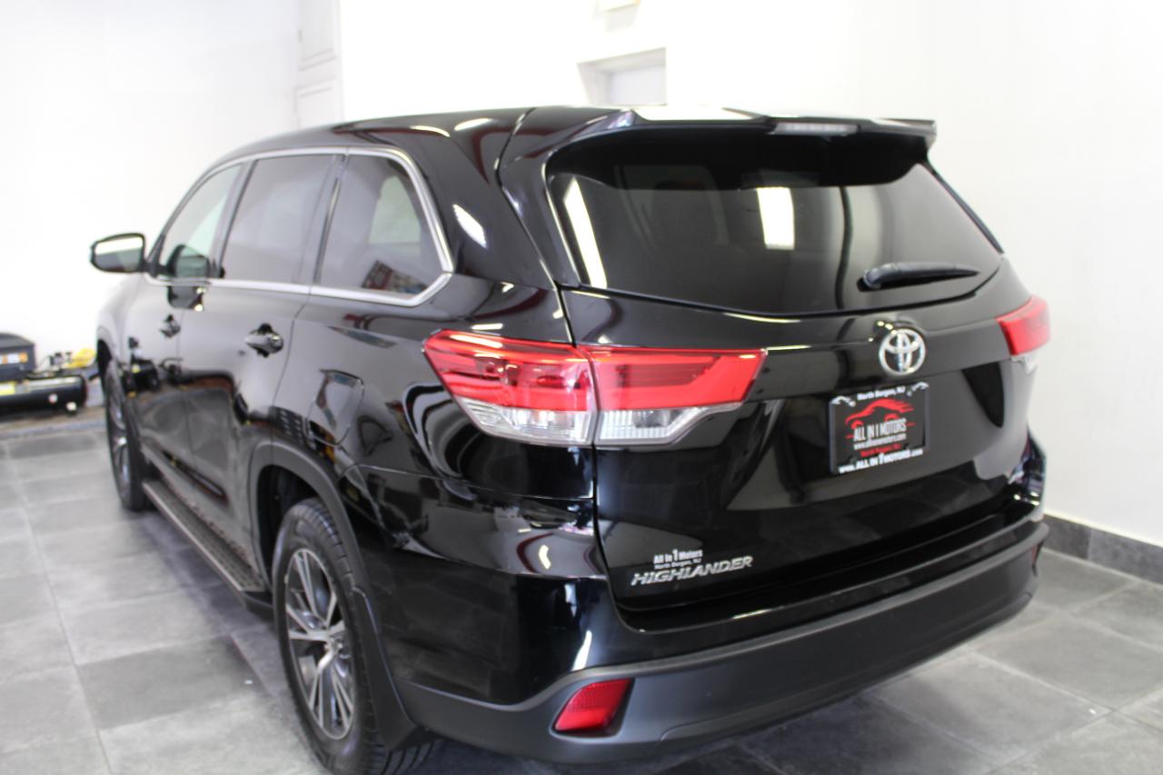 Toyota Highlander LE V6 AWD (Natl) 2017