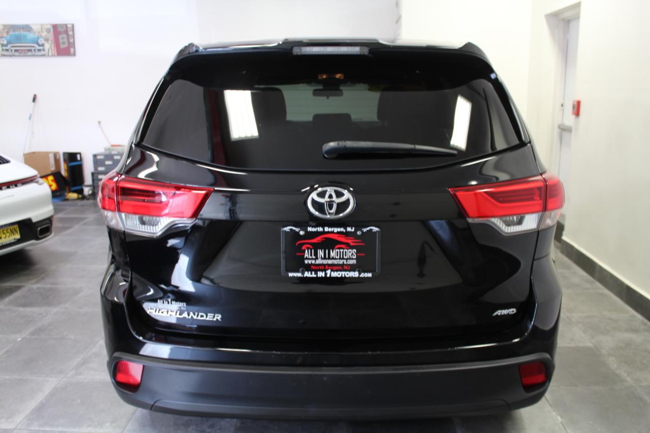 Toyota Highlander LE V6 AWD (Natl) 2017