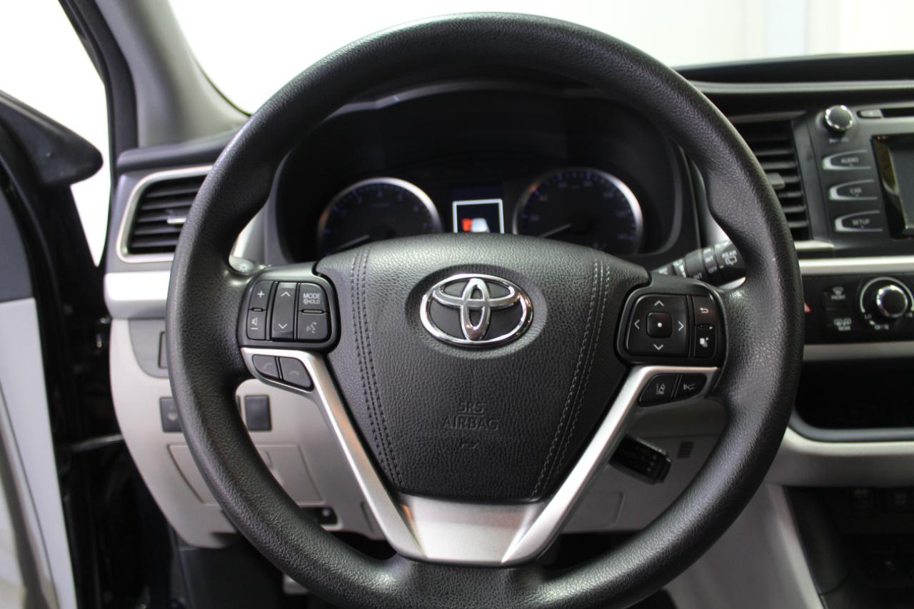 Toyota Highlander LE V6 AWD (Natl) 2017