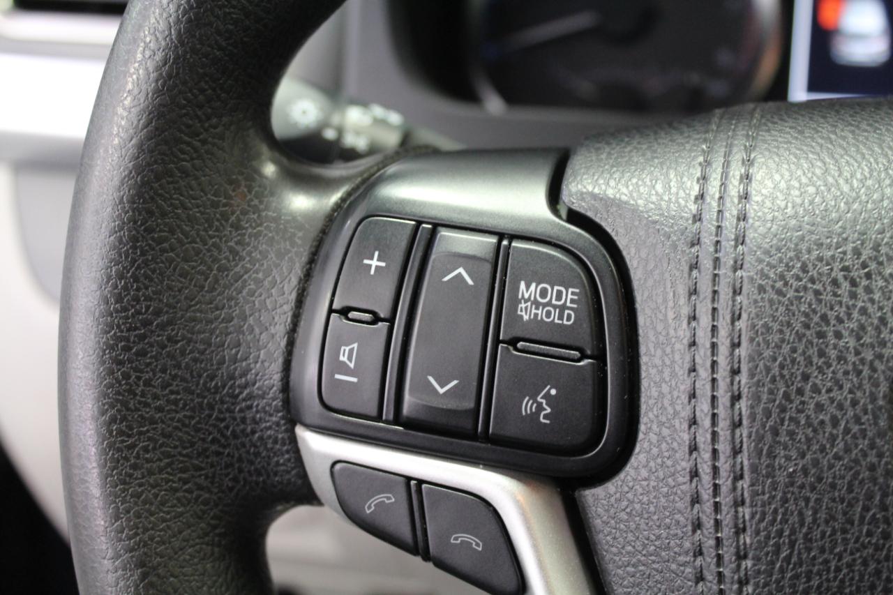 Toyota Highlander LE V6 AWD (Natl) 2017