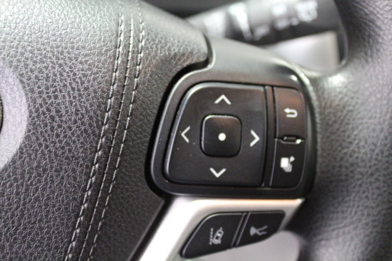 Toyota Highlander LE V6 AWD (Natl) 2017