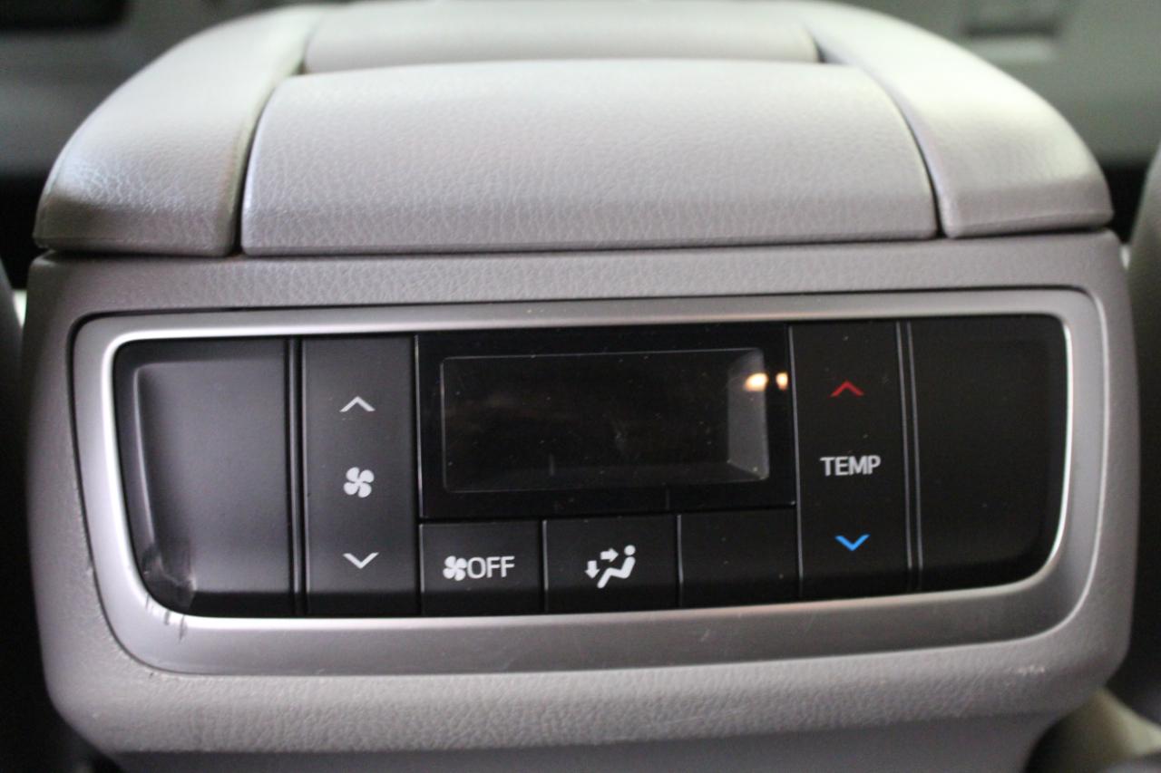 Toyota Highlander LE V6 AWD (Natl) 2017