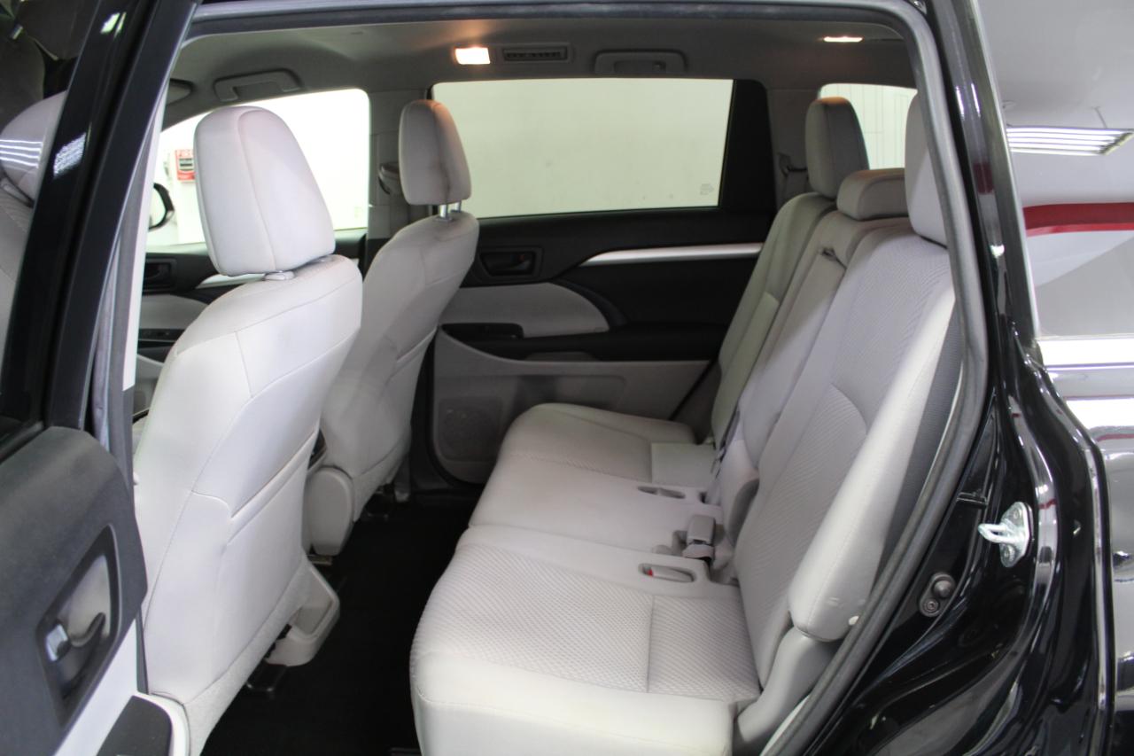 Toyota Highlander LE V6 AWD (Natl) 2017