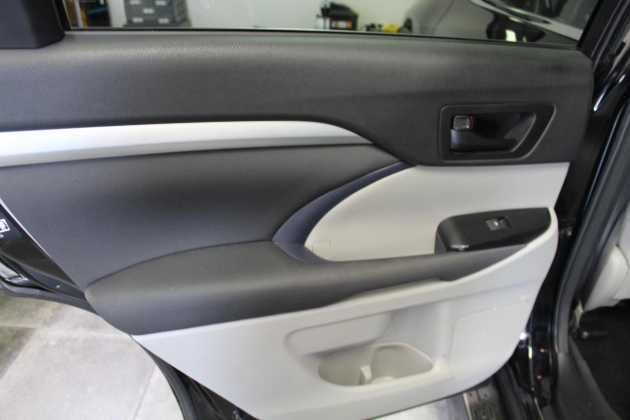 Toyota Highlander LE V6 AWD (Natl) 2017