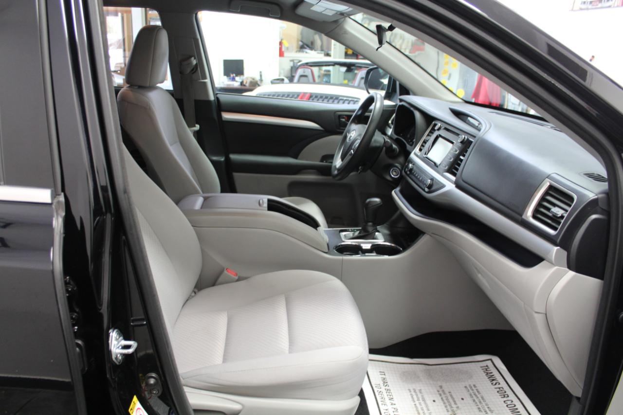 Toyota Highlander LE V6 AWD (Natl) 2017