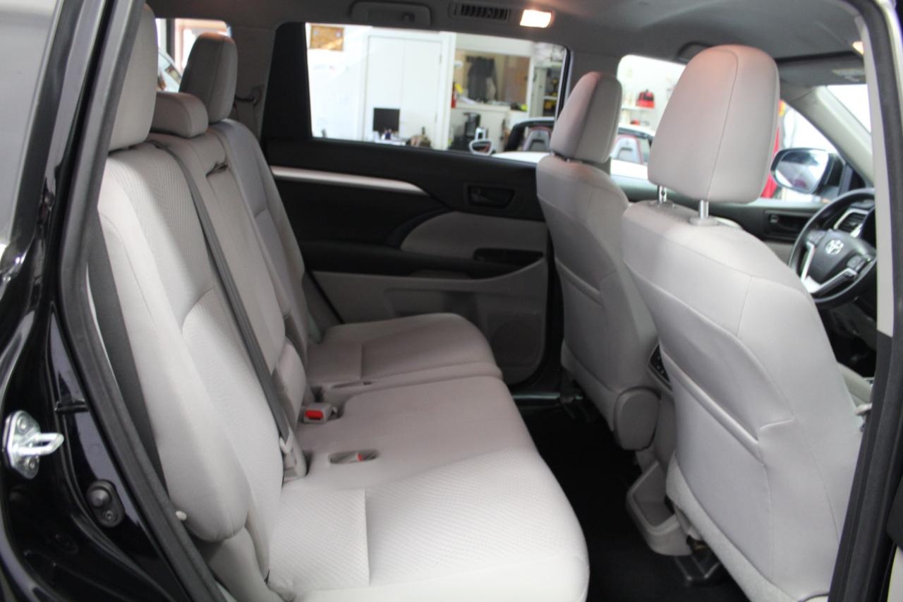 Toyota Highlander LE V6 AWD (Natl) 2017