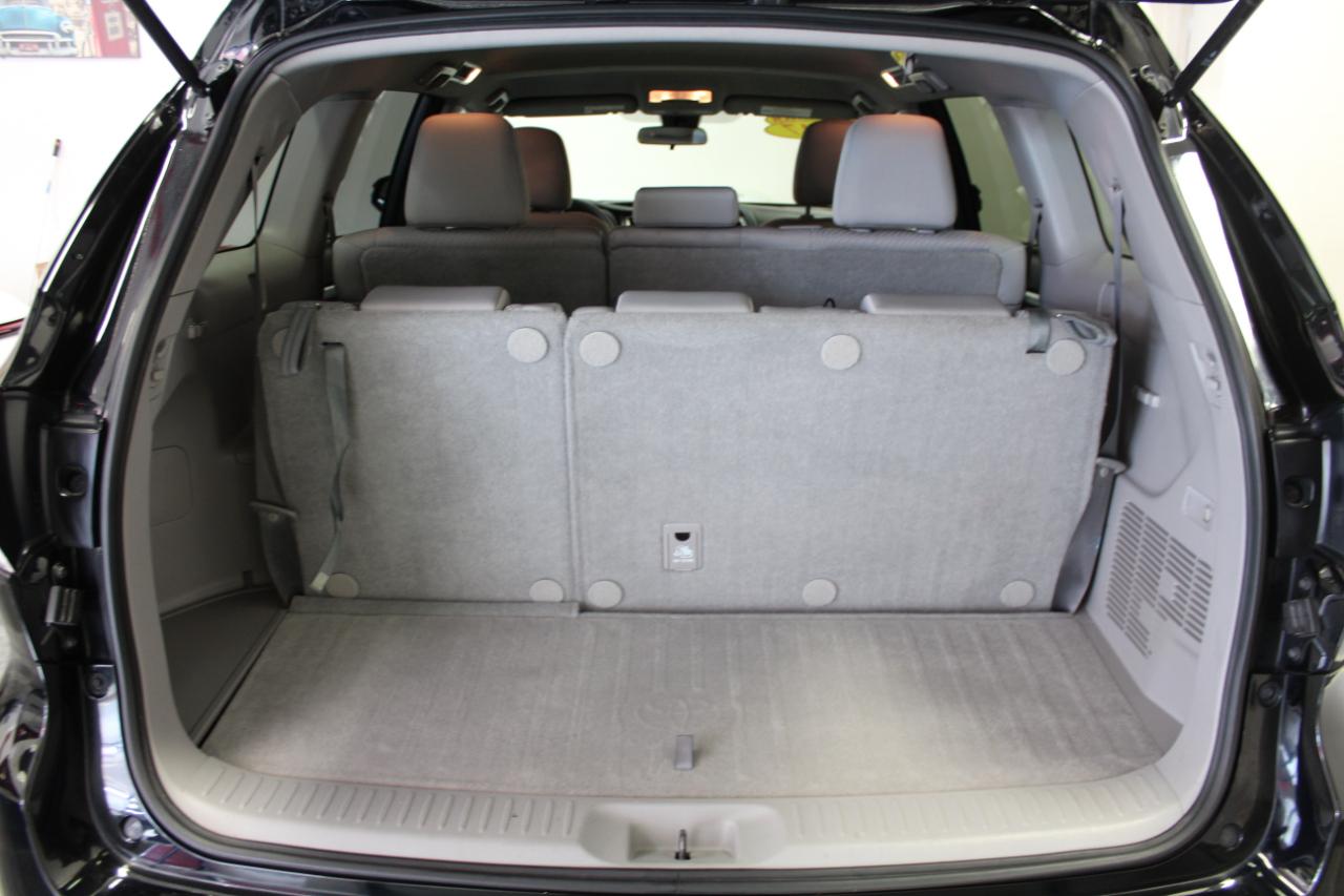 Toyota Highlander LE V6 AWD (Natl) 2017