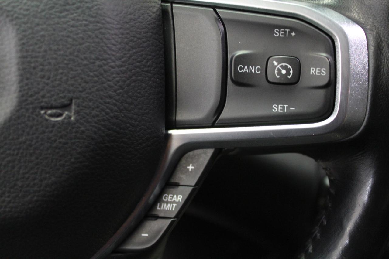 RAM 1500 Laramie 4x4 Crew Cab 5'7" Box 2020