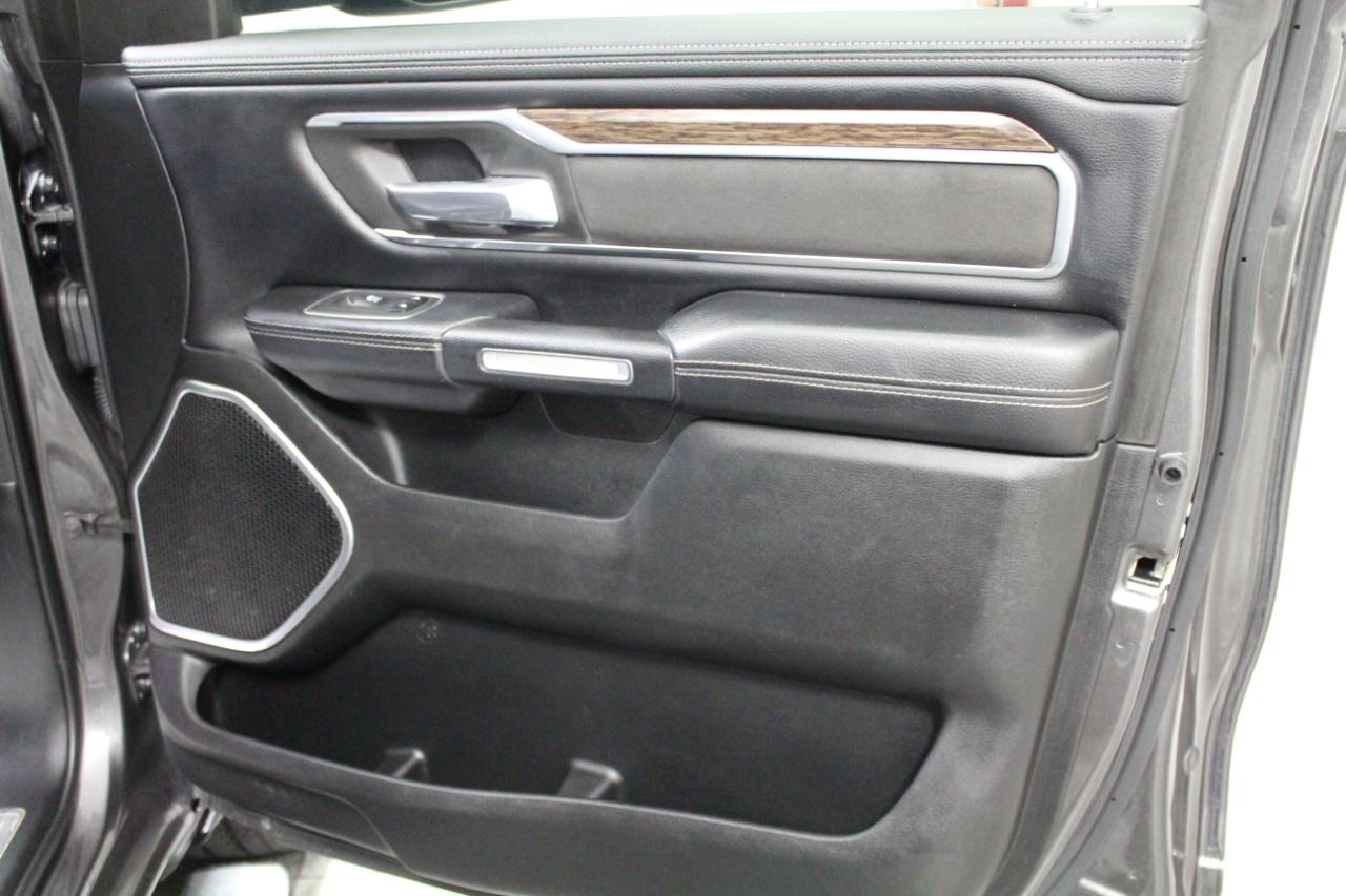 RAM 1500 Laramie 4x4 Crew Cab 5'7" Box 2020