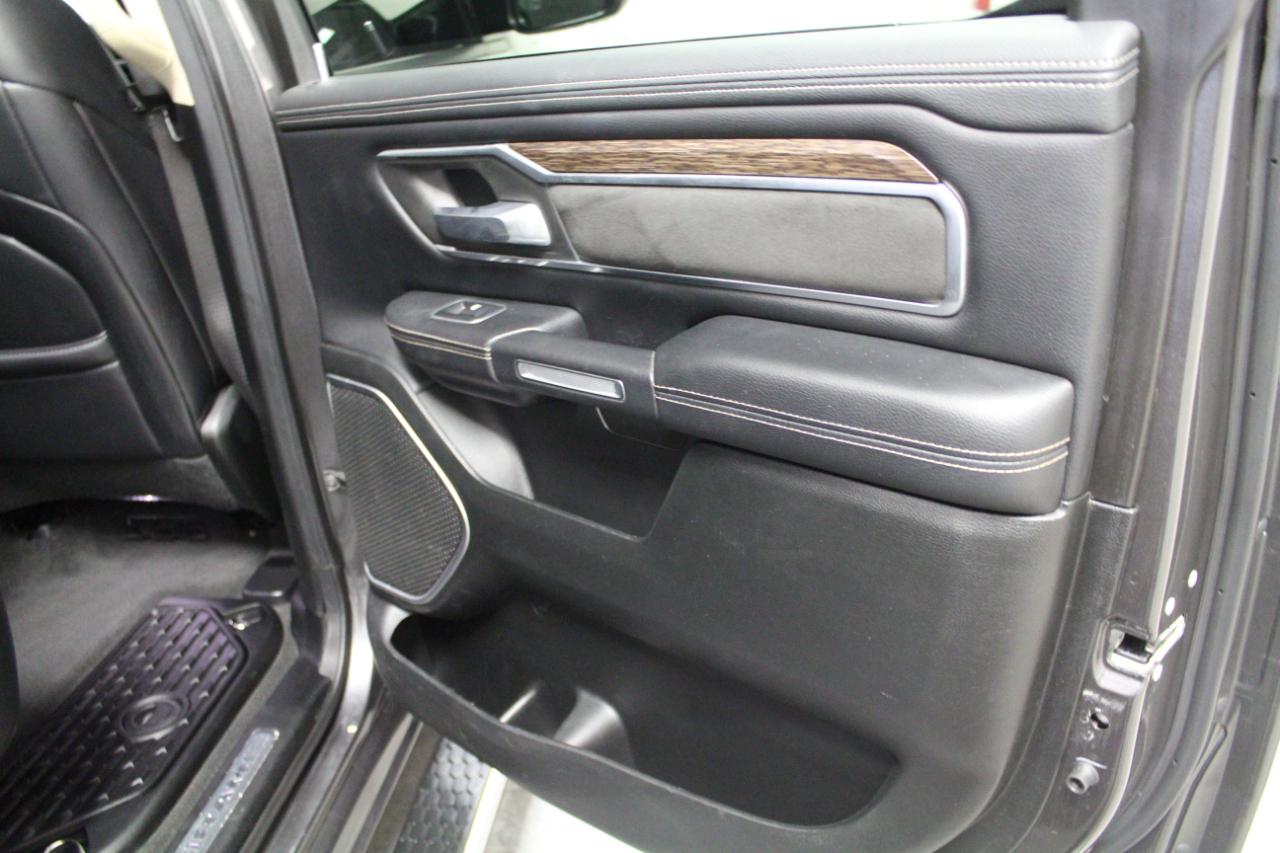RAM 1500 Laramie 4x4 Crew Cab 5'7" Box 2020