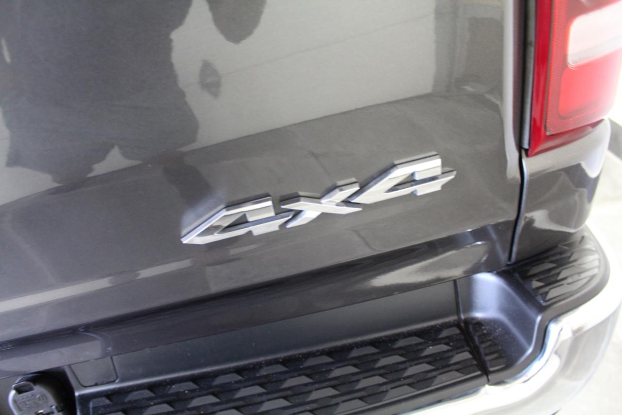 RAM 1500 Laramie 4x4 Crew Cab 5'7" Box 2020