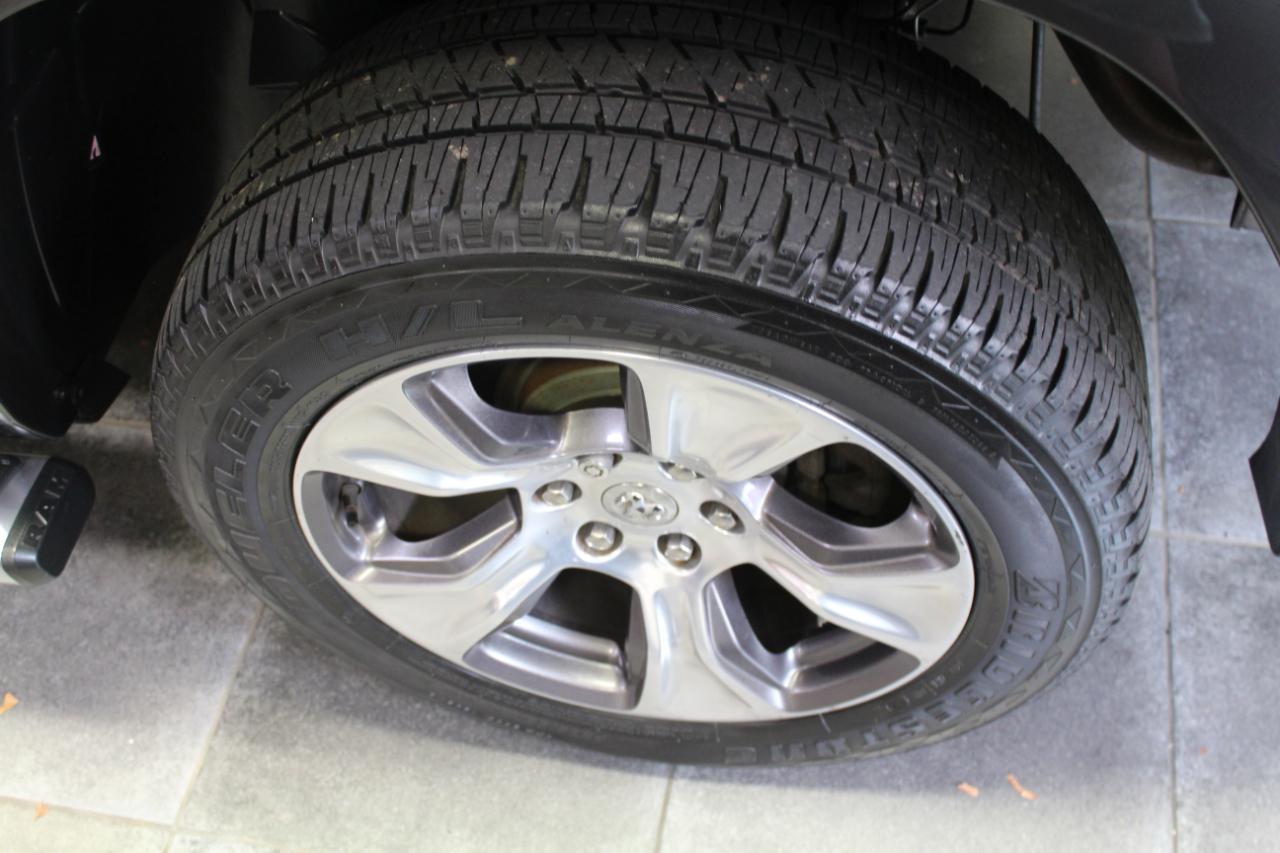 RAM 1500 Laramie 4x4 Crew Cab 5'7" Box 2020