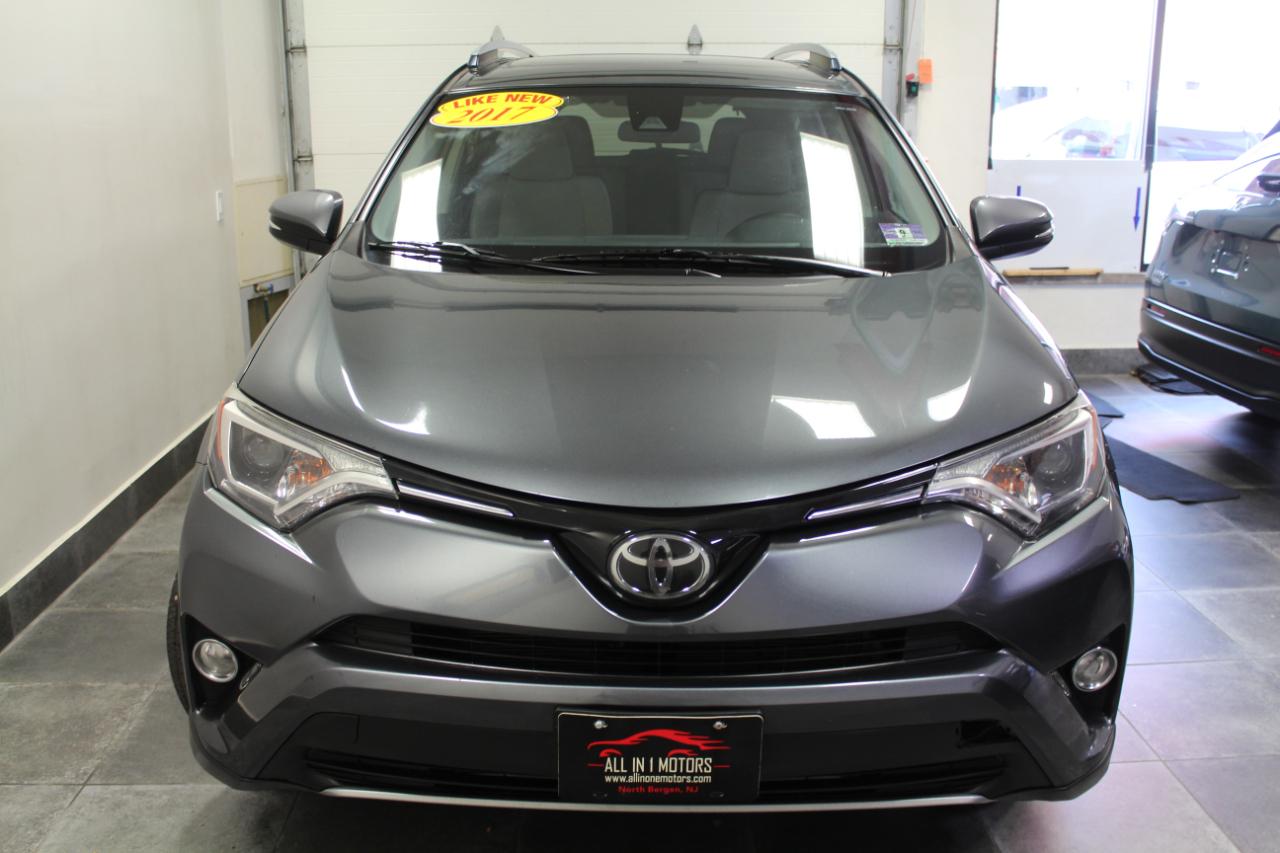 Toyota RAV4 XLE AWD (Natl) 2017