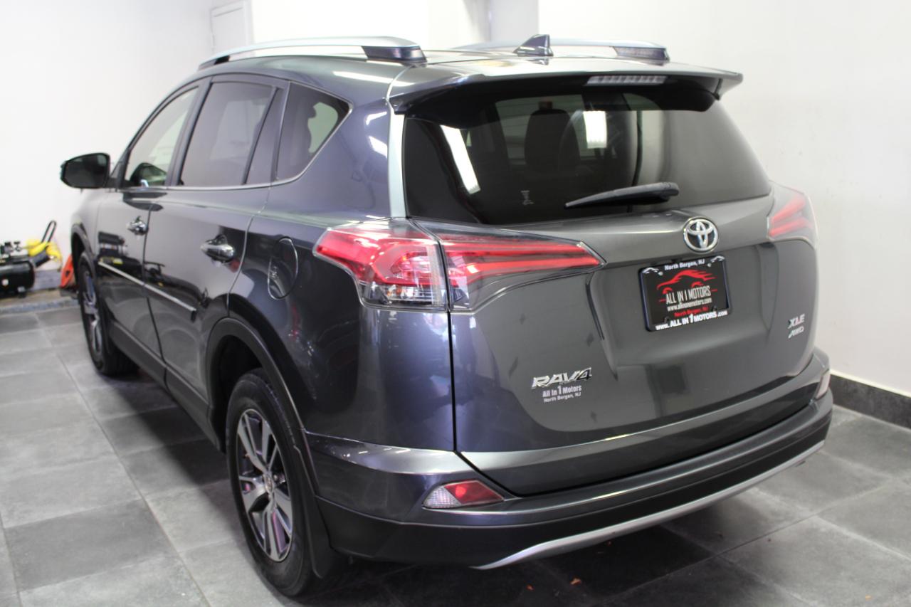 Toyota RAV4 XLE AWD (Natl) 2017