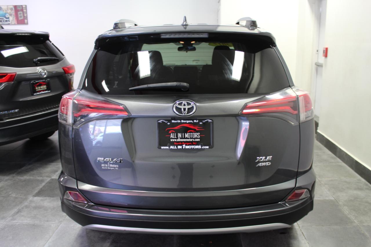 Toyota RAV4 XLE AWD (Natl) 2017