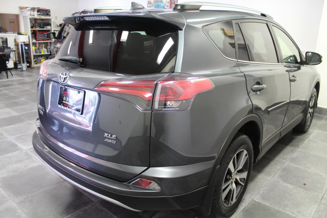 Toyota RAV4 XLE AWD (Natl) 2017
