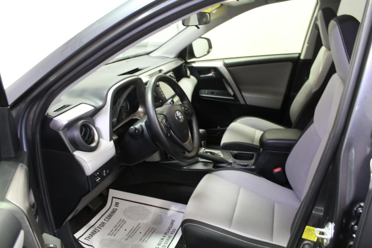 Toyota RAV4 XLE AWD (Natl) 2017
