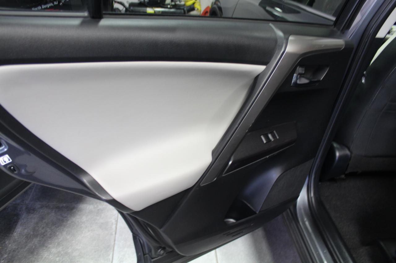 Toyota RAV4 XLE AWD (Natl) 2017