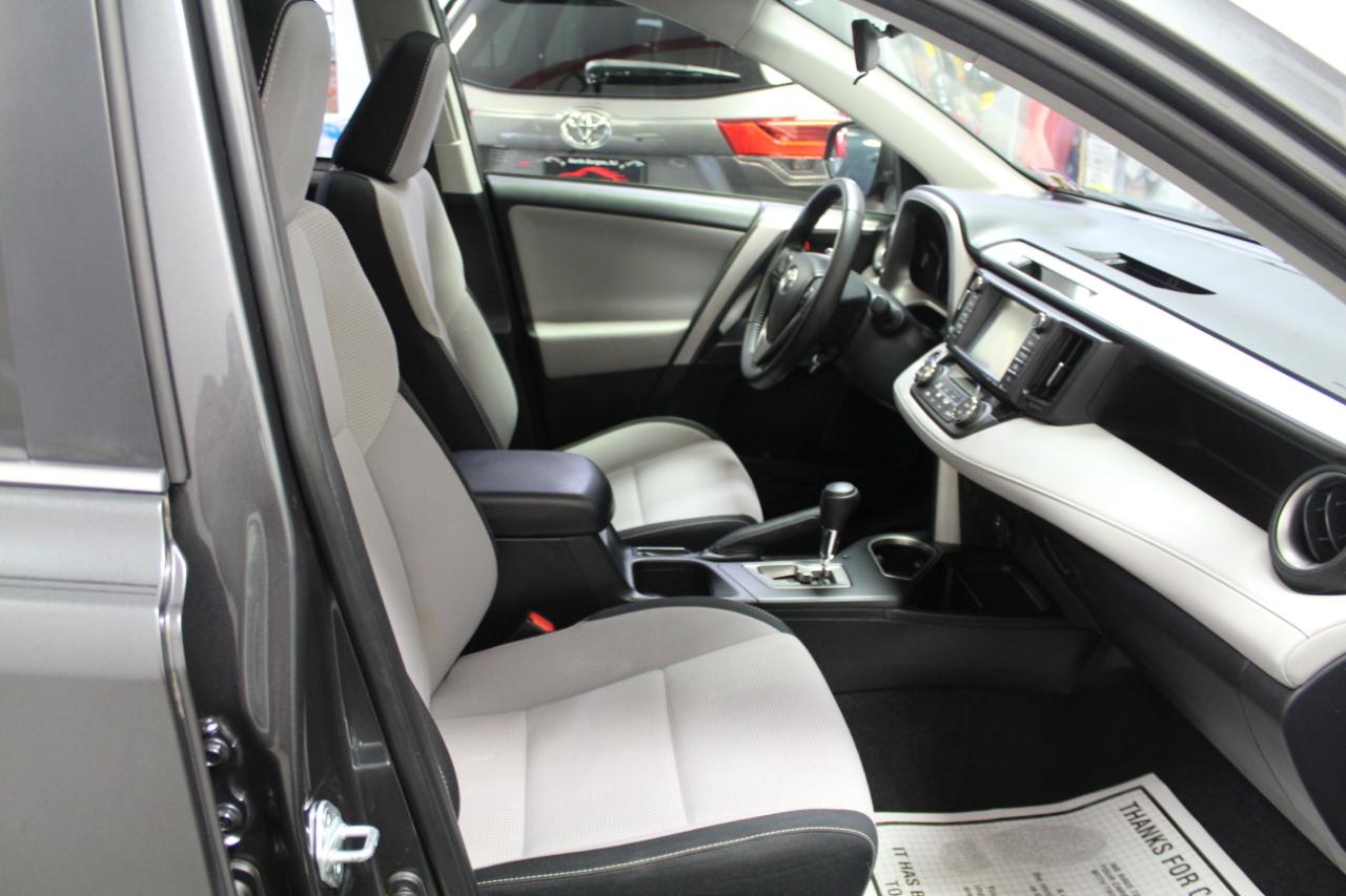 Toyota RAV4 XLE AWD (Natl) 2017